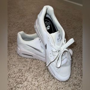 White Women’s Nike Air Max size 7.5